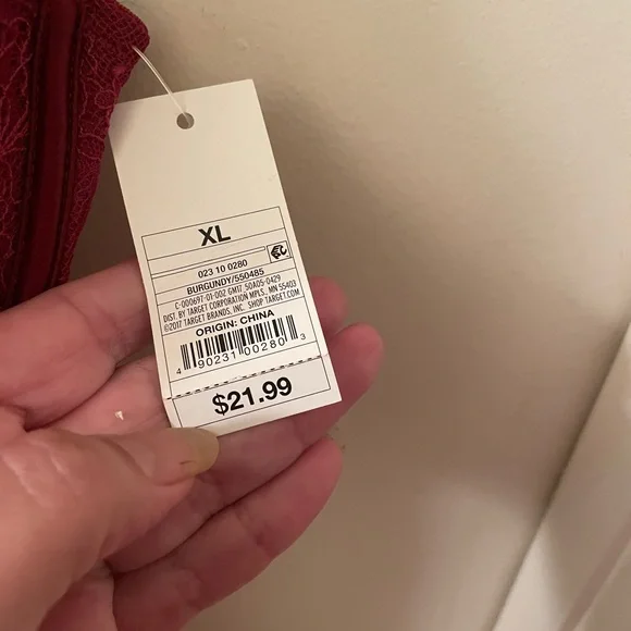 Beautiful maroon Nightgown - Picture 4 of 4